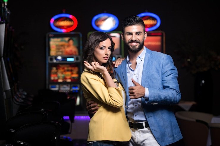 Studio live dealer Sic Bo kentangbet dengan tiga dadu dan meja taruhan